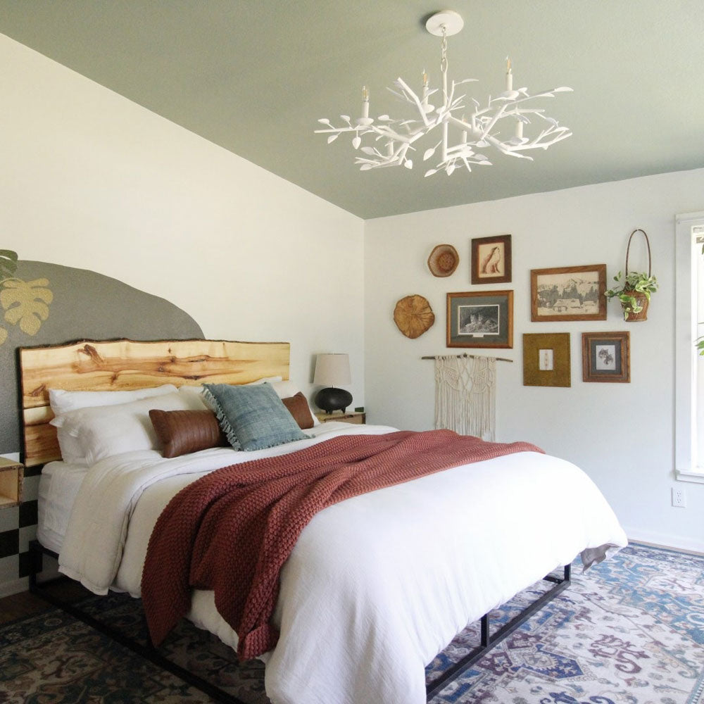 Tiptoe Table Lamp in bedroom.