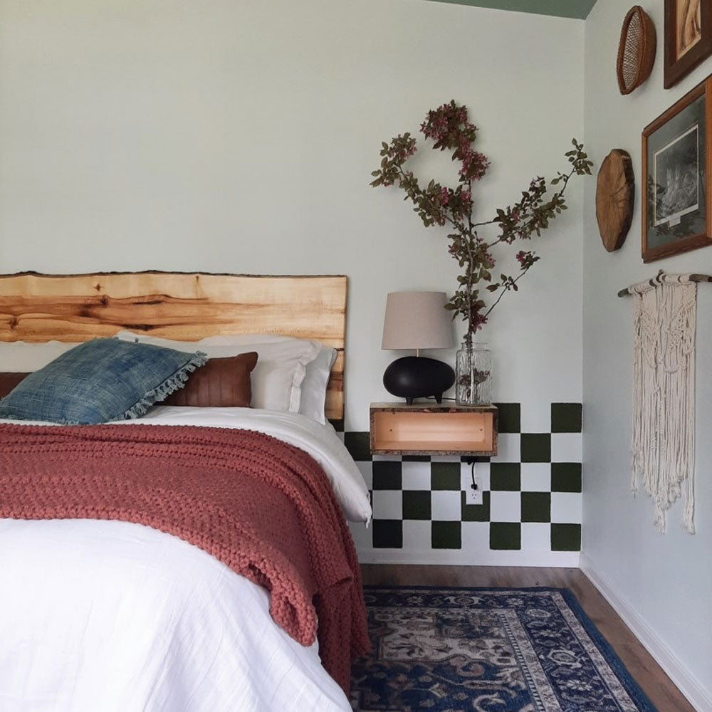 Tiptoe Table Lamp in bedroom.