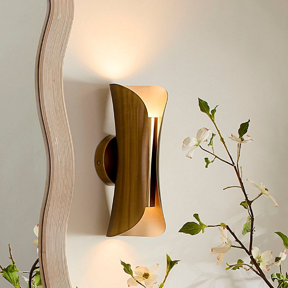 Capsule Wall Light in Detail.