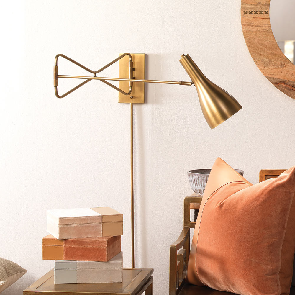 Lenz Wall Light in Detail.