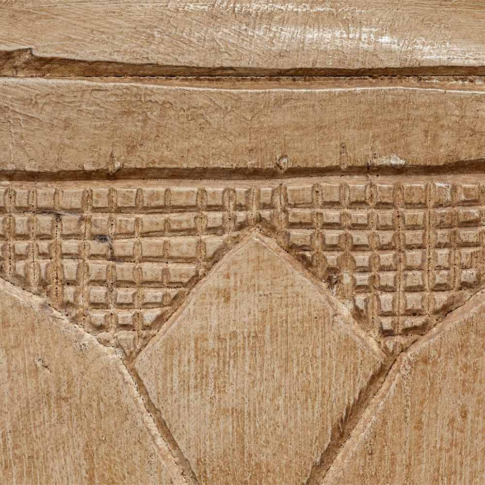 Totem Floor Lamp in Detail.