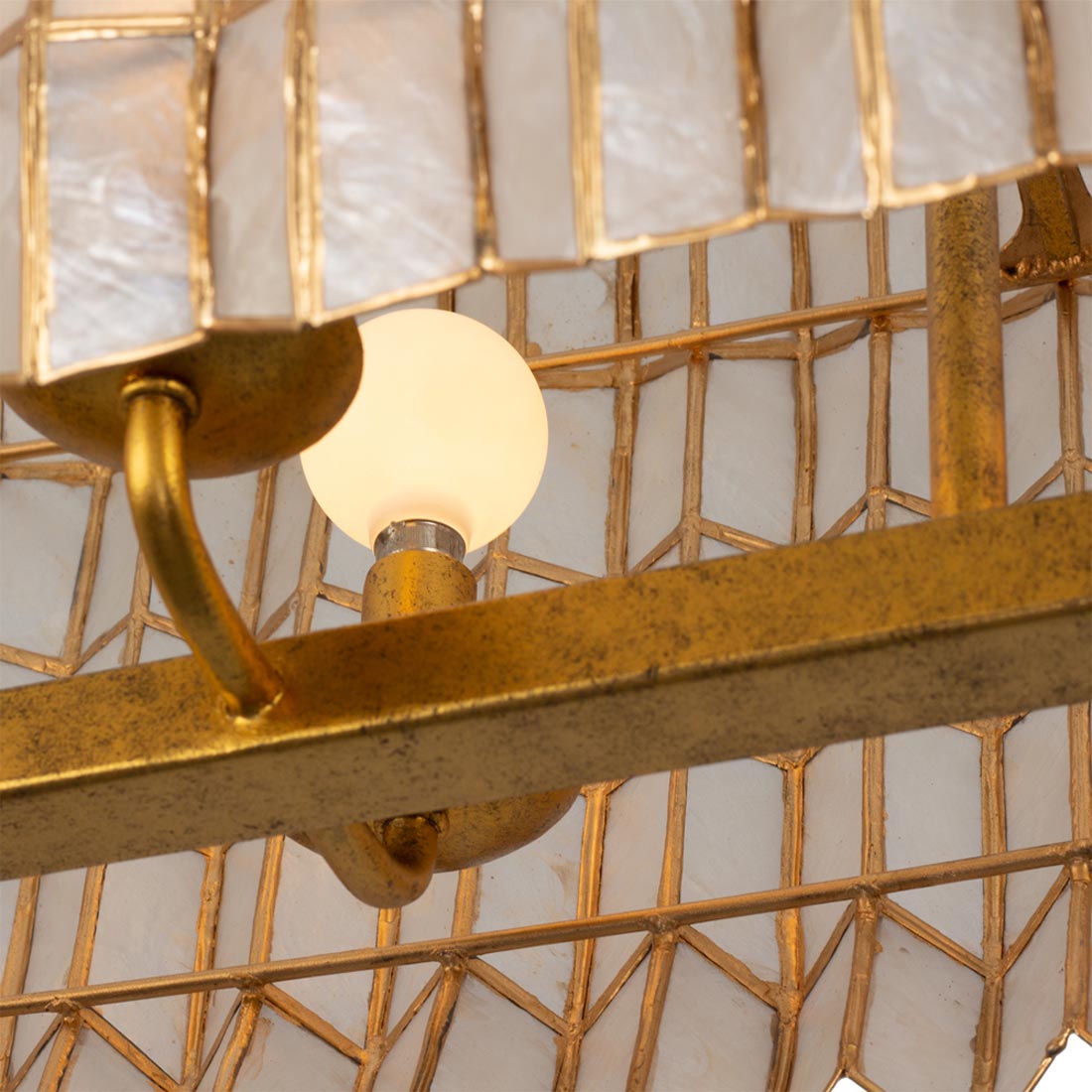Fractal Linear Pendant Light in Detail.