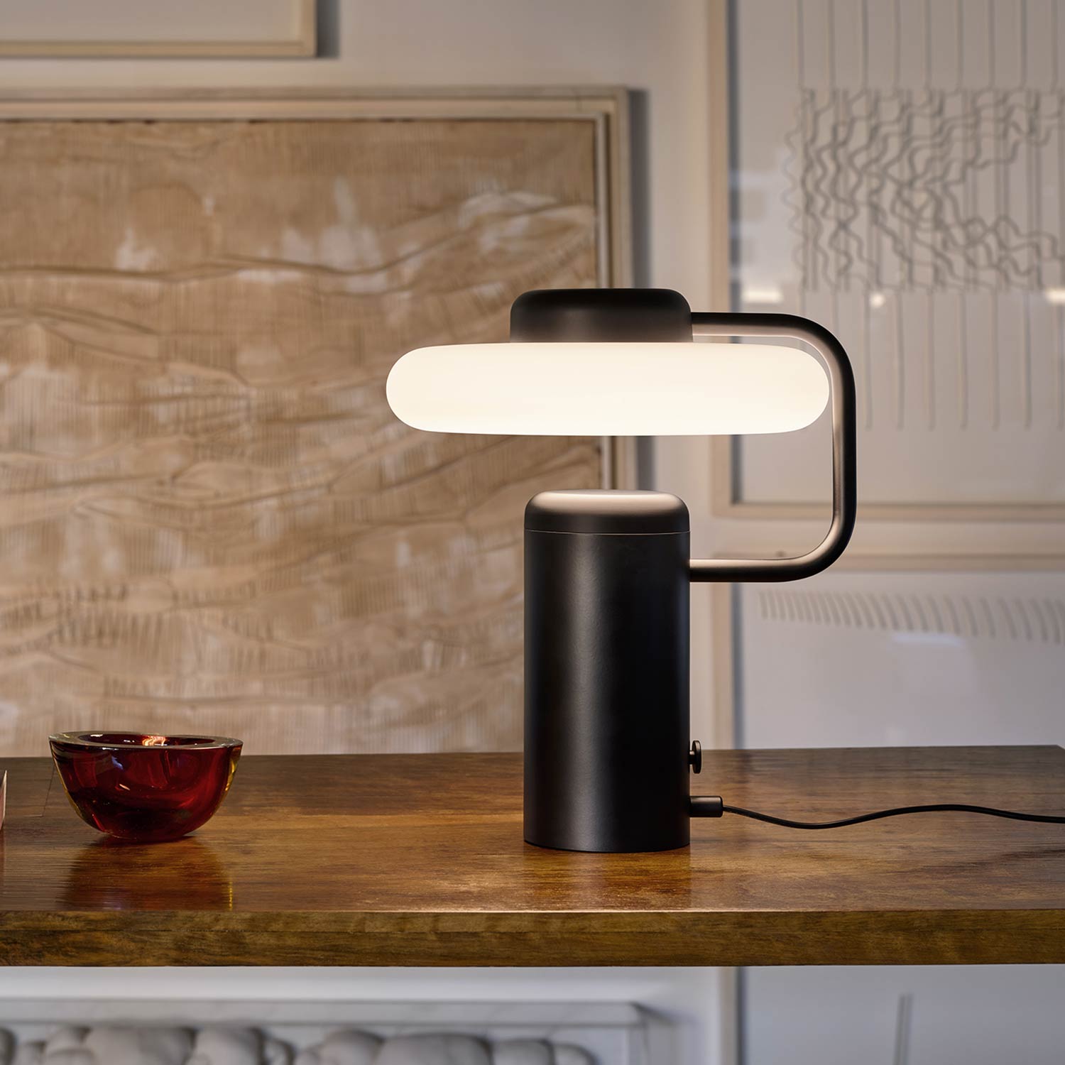 Tratto LED Table Lamp in Detail.