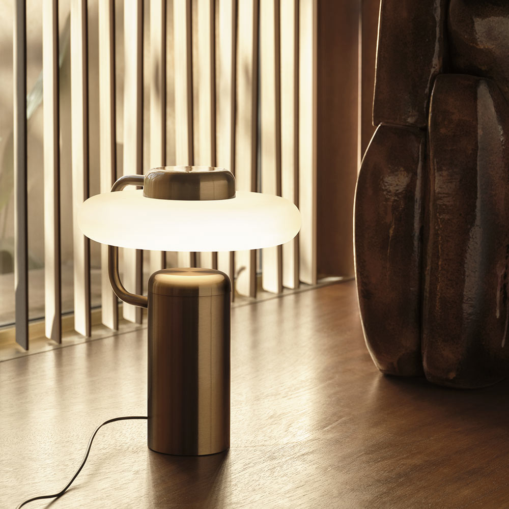 Tratto LED Table Lamp in Detail.