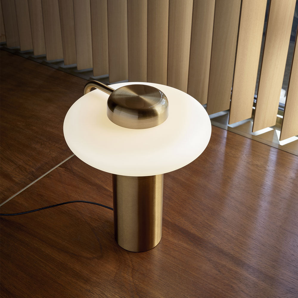 Tratto LED Table Lamp in Detail.