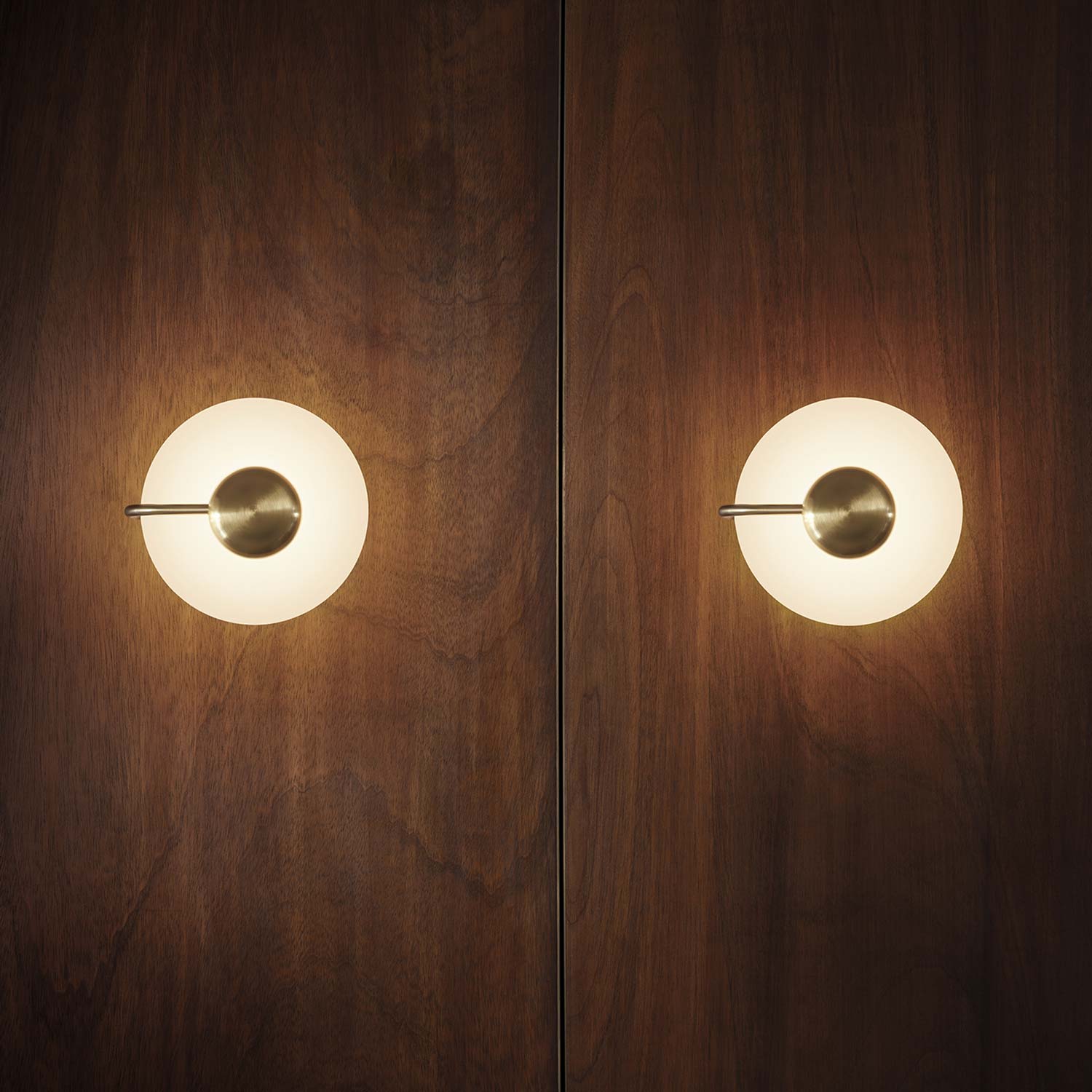 Tratto LED Wall Light in Detail.