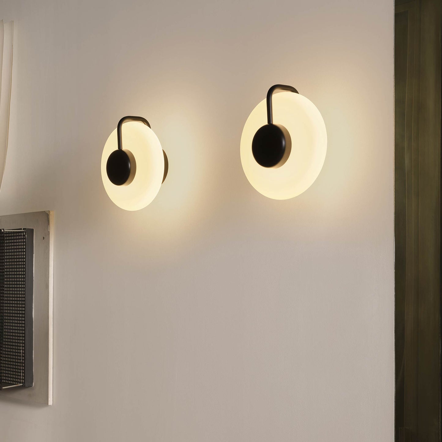 Tratto LED Wall Light in Detail.