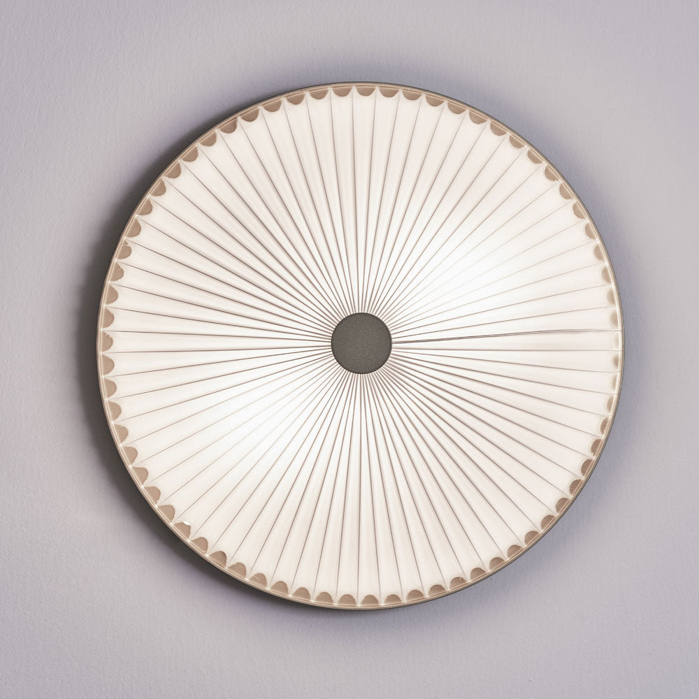 Lamella Plafond Ceiling / Wall Light in Detail.