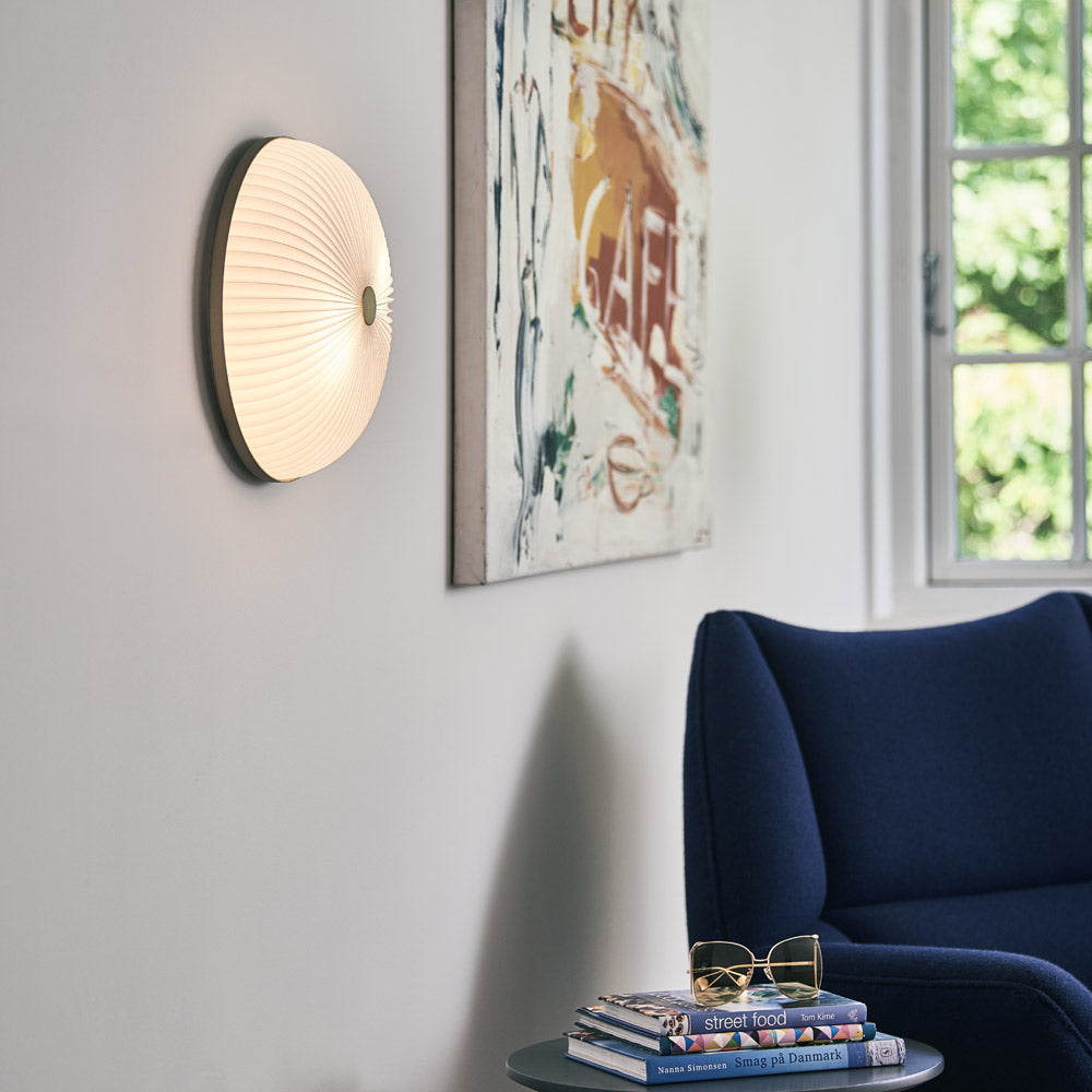 Lamella Plafond Ceiling / Wall Light in living room.