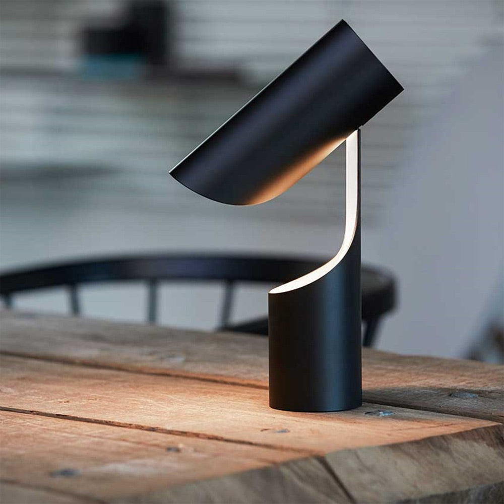 Mutatio Table Lamp in Detail.