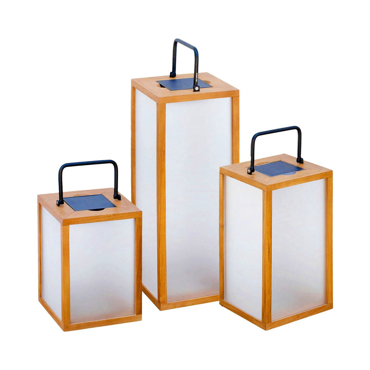 Tradition 2.0 Outdoor Solar LED Lantern in Detail.
