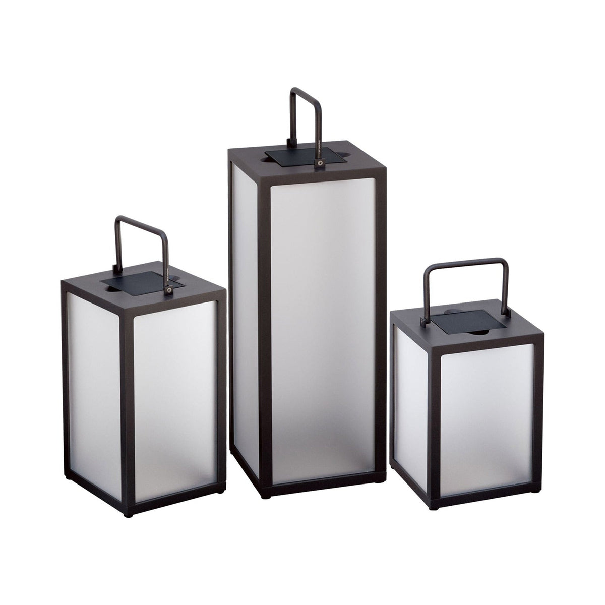 Tradition 2.0 Outdoor Solar LED Lantern in Detail.