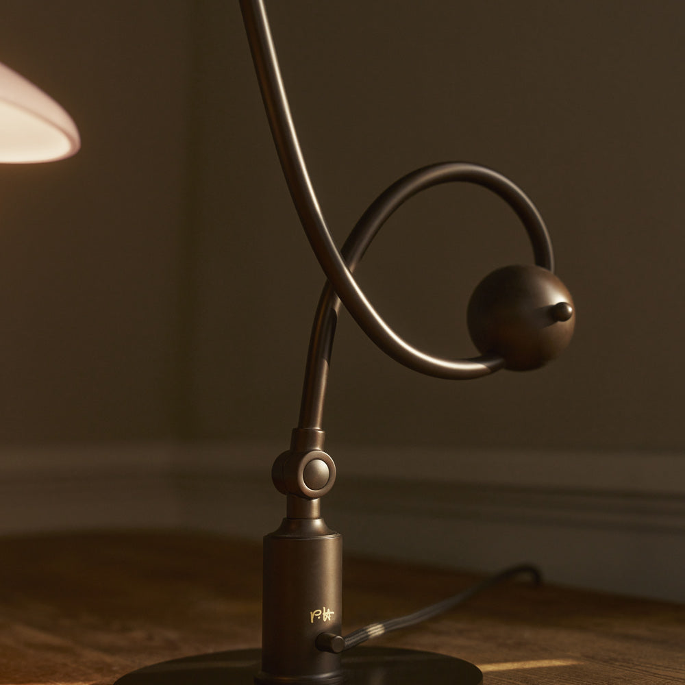 PH 1/1 Piano Table Lamp in Detail.