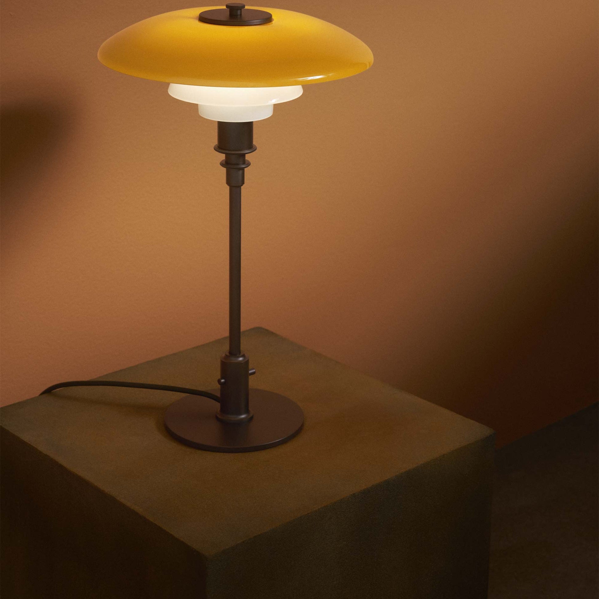 PH 3/2 Table Lamp in Detail.