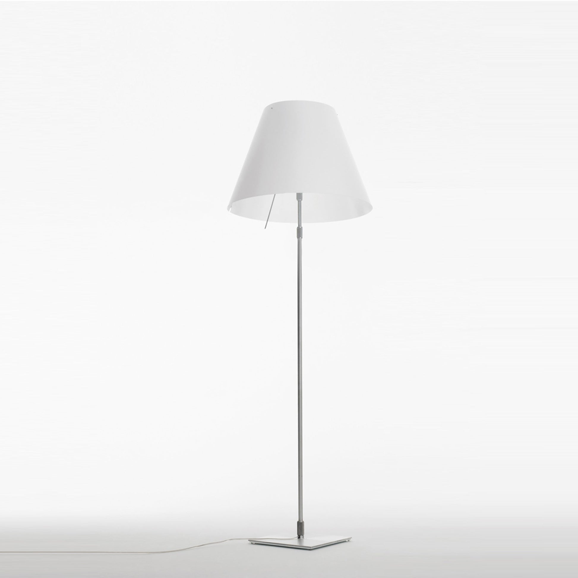 Grande Costanza Floor Lamp in Detail.