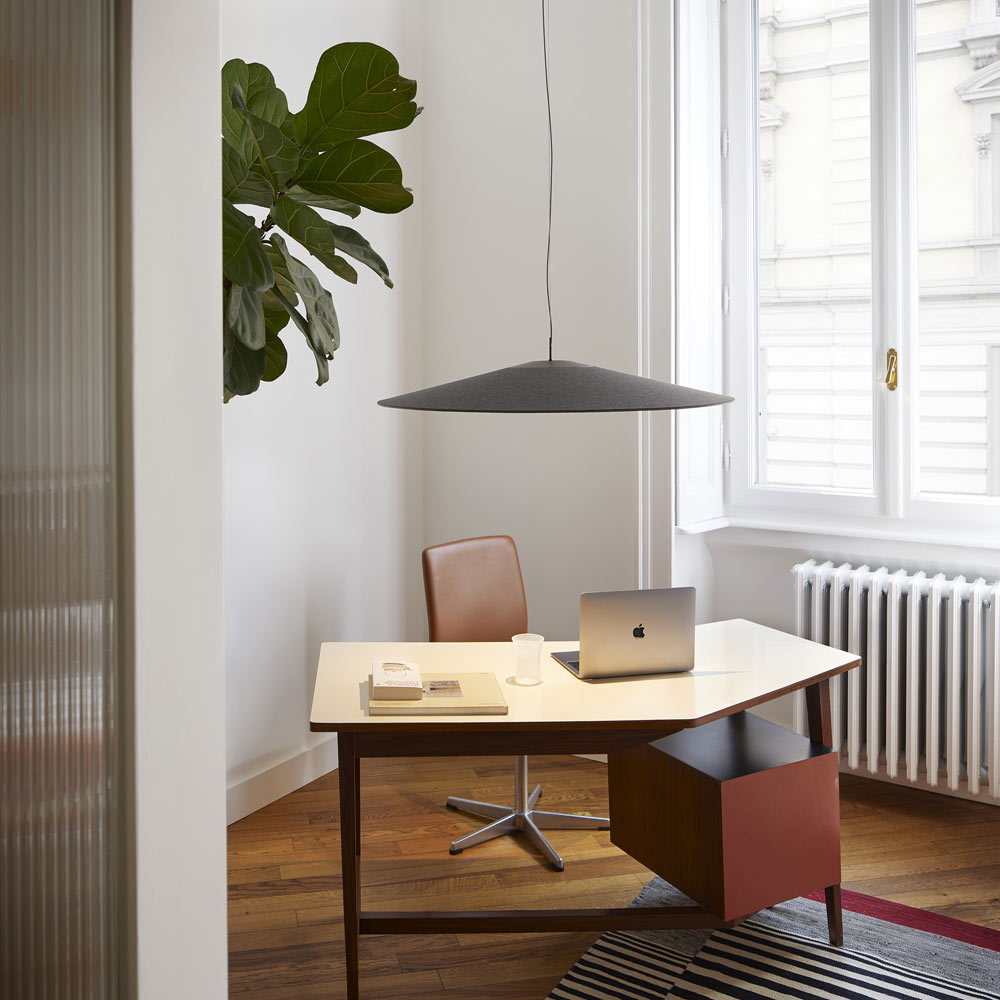 Koinè Acoustic LED Pendant Light in living room.