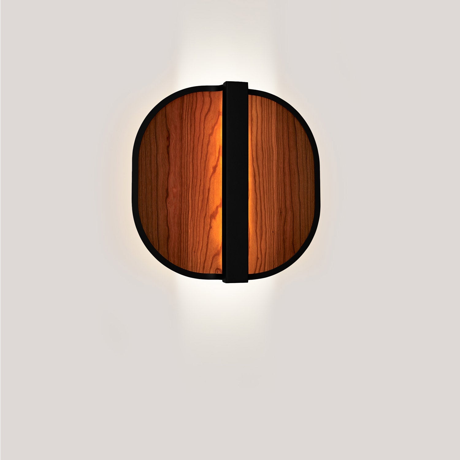 Omma LED Wall Light in Detail.