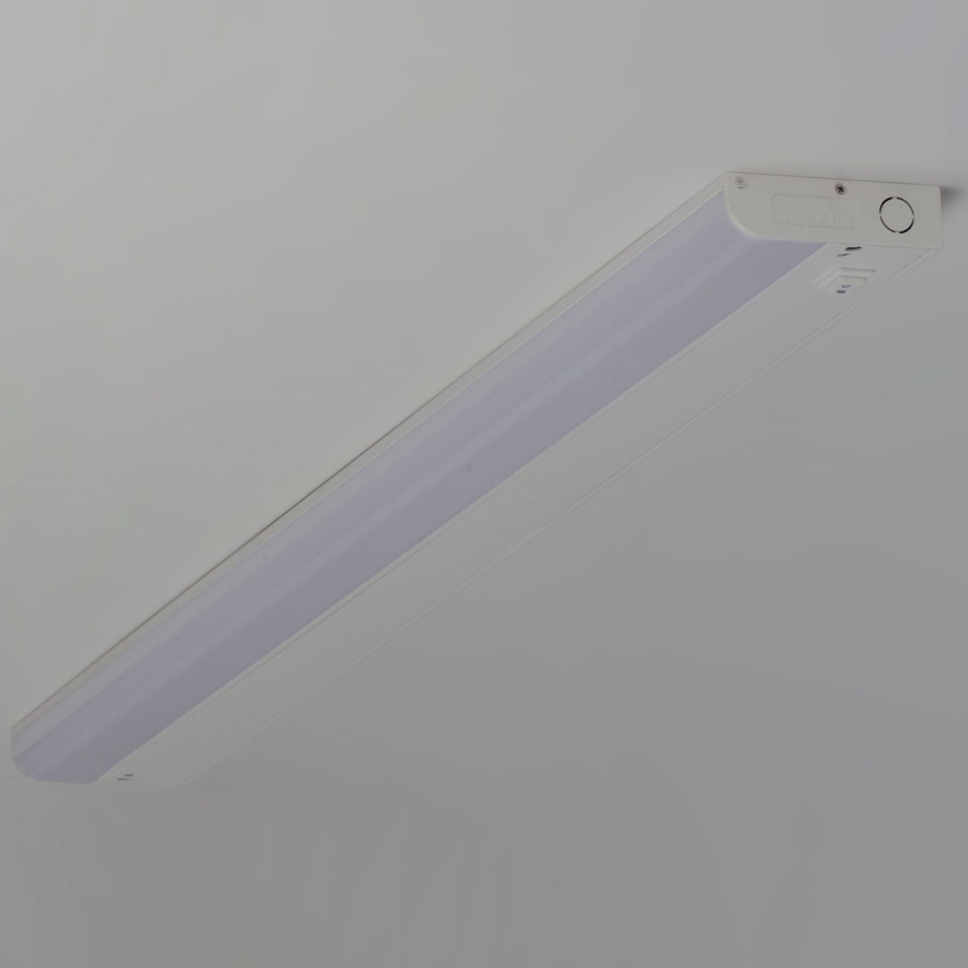 CounterMax LED Aluminum Undercabinet Light in Detail.