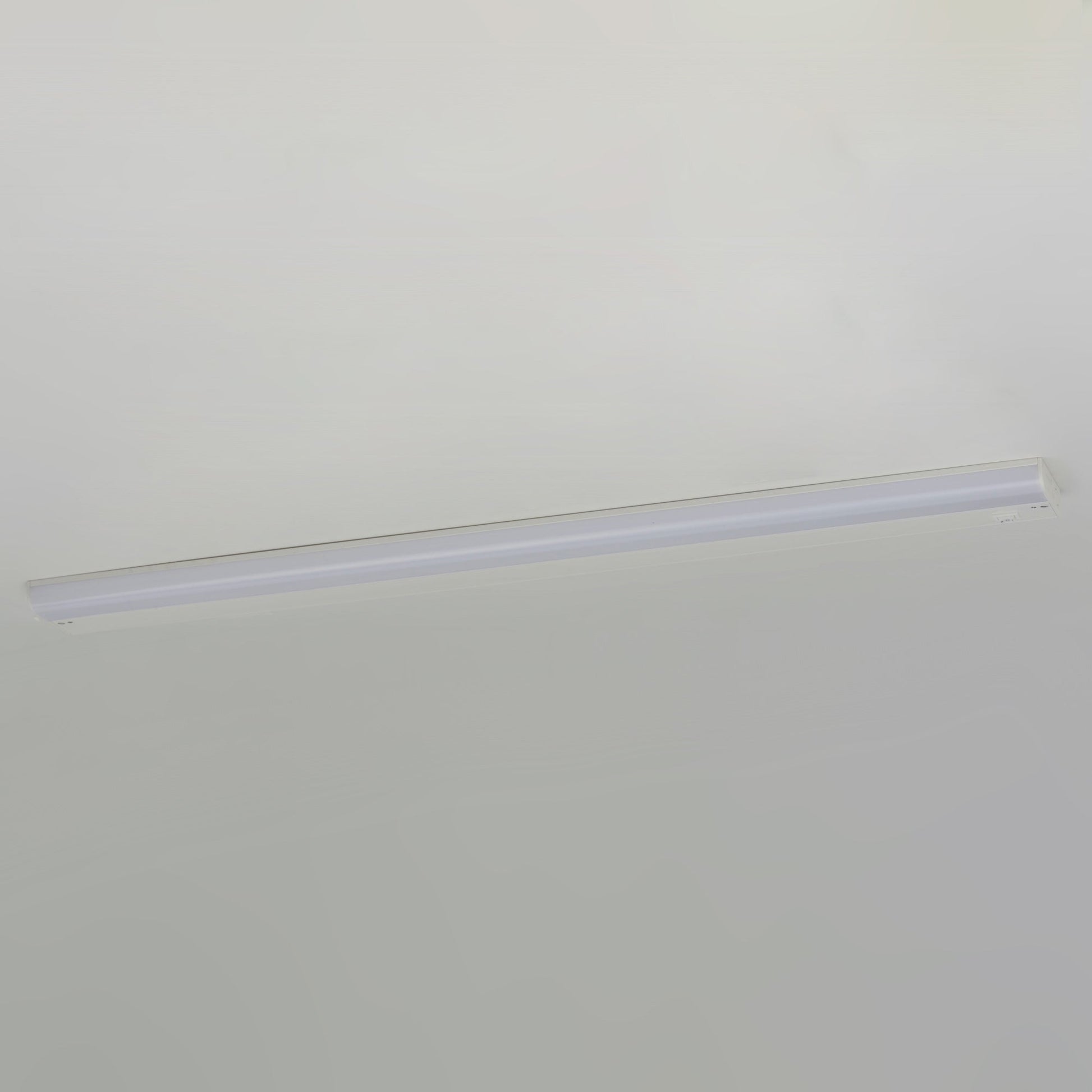 CounterMax LED Aluminum Undercabinet Light in Detail.