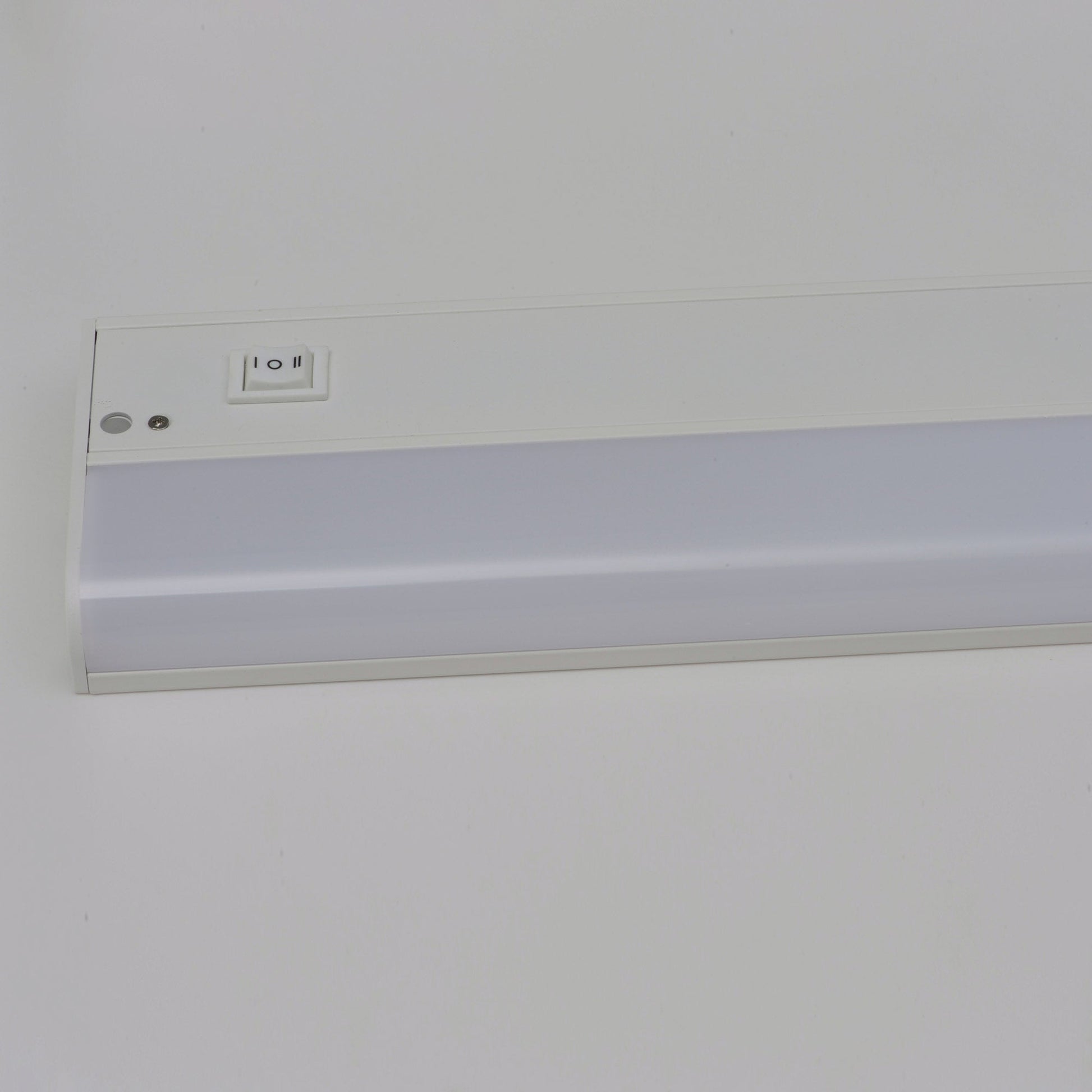 CounterMax LED Aluminum Undercabinet Light in Detail.