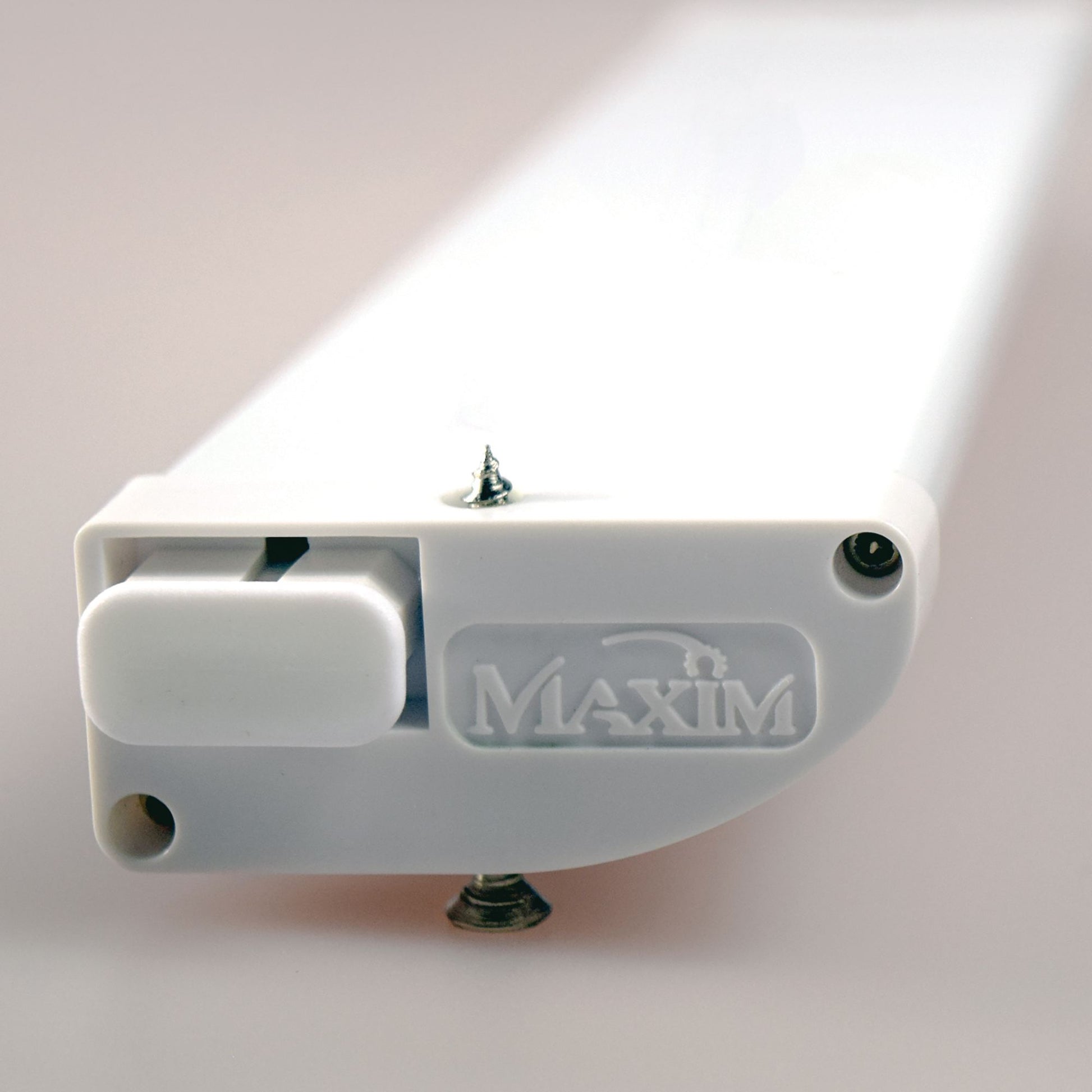 CounterMax LO LED Undercabinet Light in Detail.