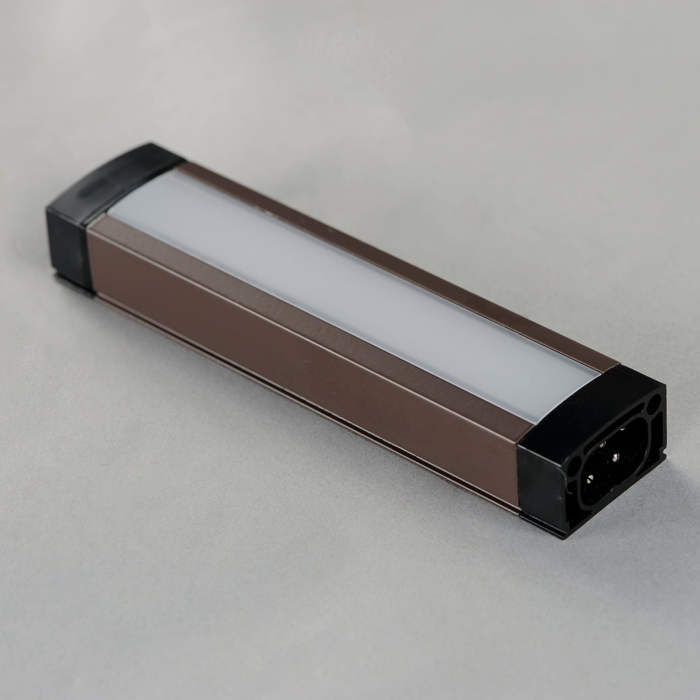 CounterMax Slim LED Tunable Undercabinet Light in Detail.