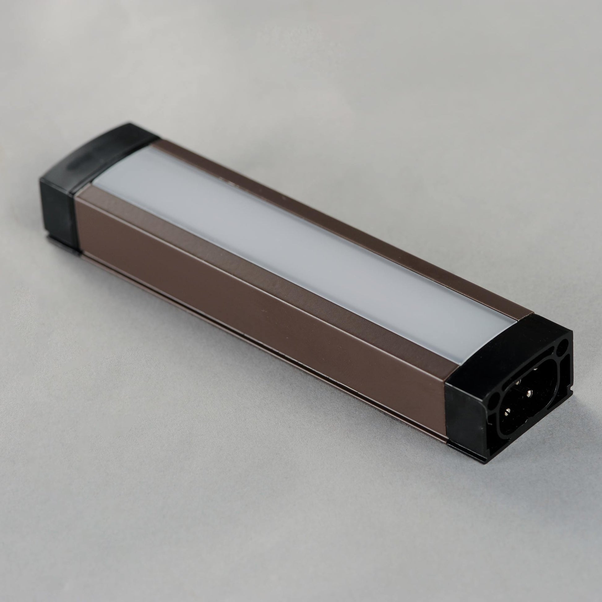 CounterMax Slim LED Tunable Undercabinet Light in Detail.