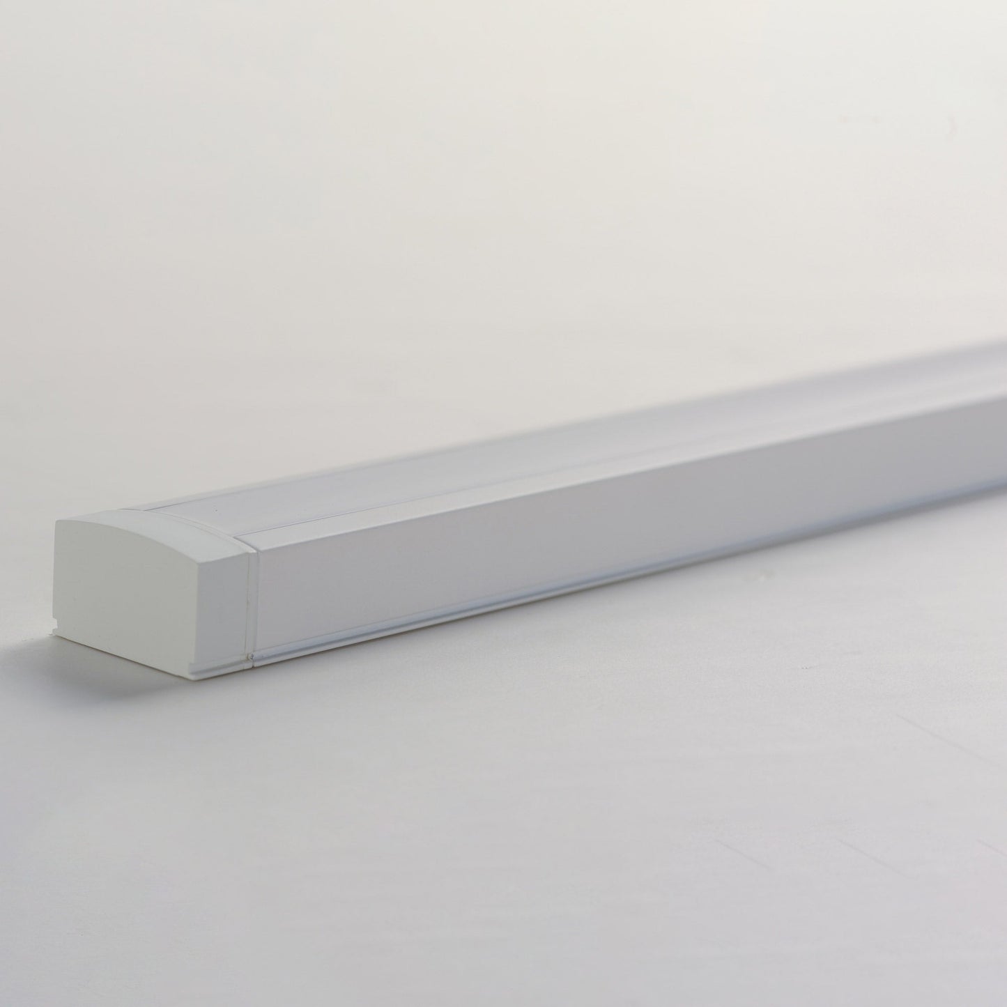 CounterMax Slim LED Tunable Undercabinet Light in Detail.