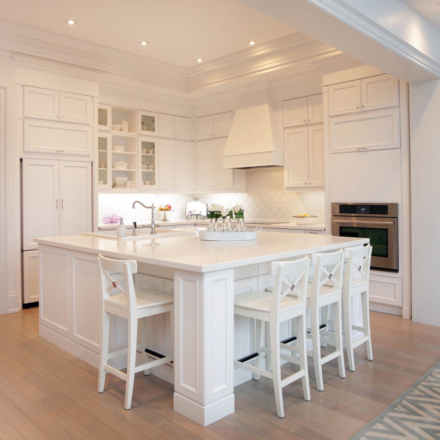 CounterMax Slim Stick LED Undercabinet Light in kitchen.