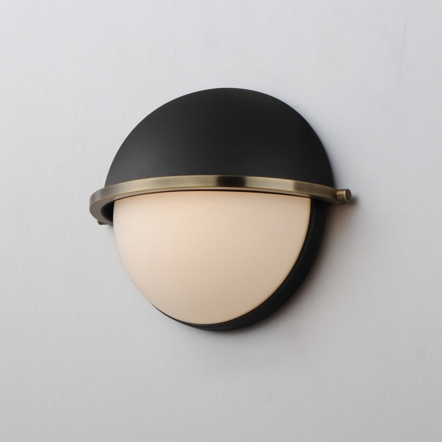 Duke Bath Wall Light in Detail.