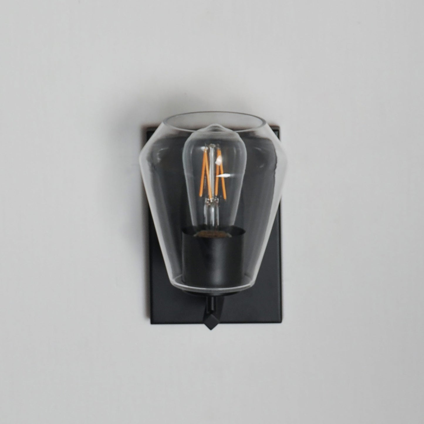 Geode Wall Light in Detail.