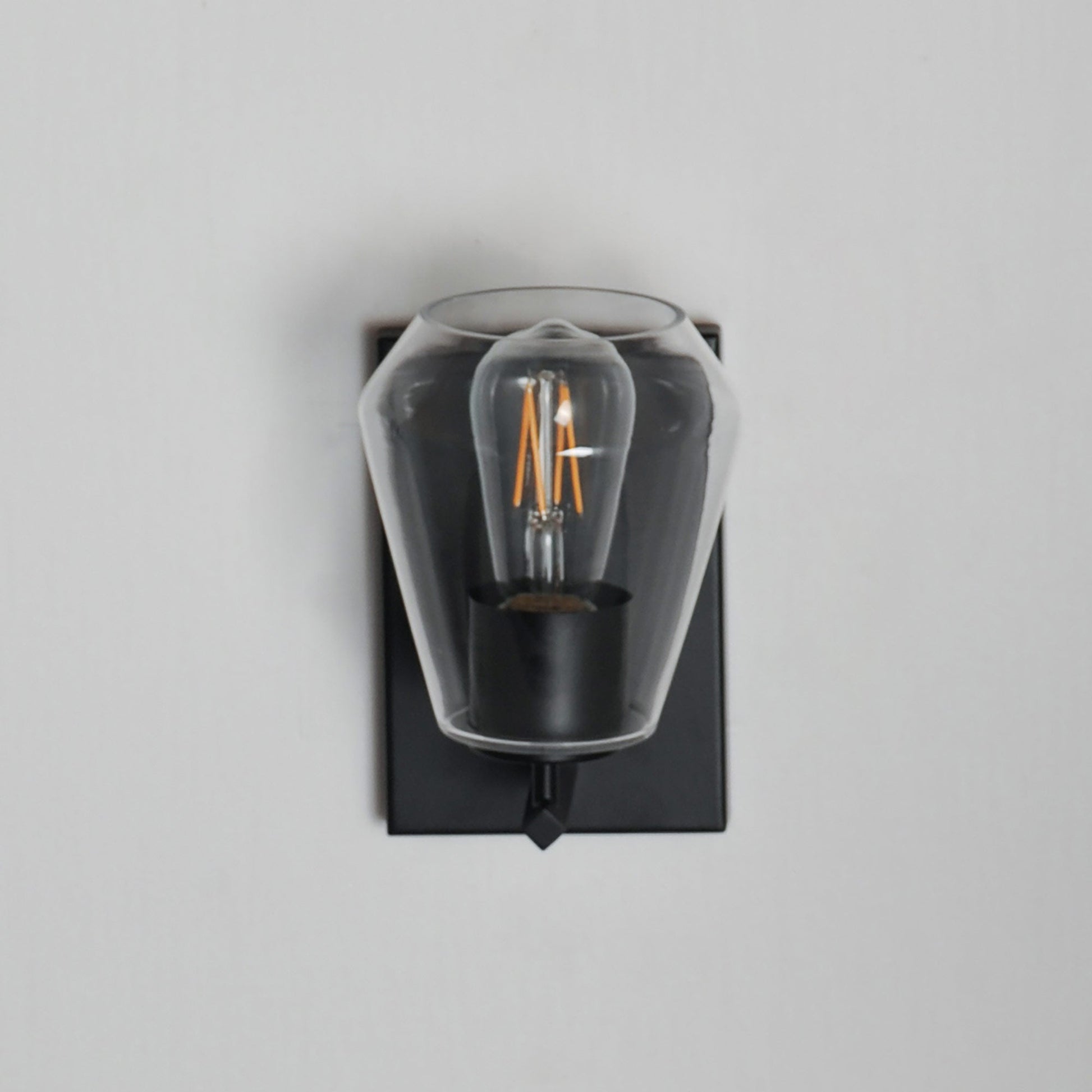 Geode Wall Light in Detail.