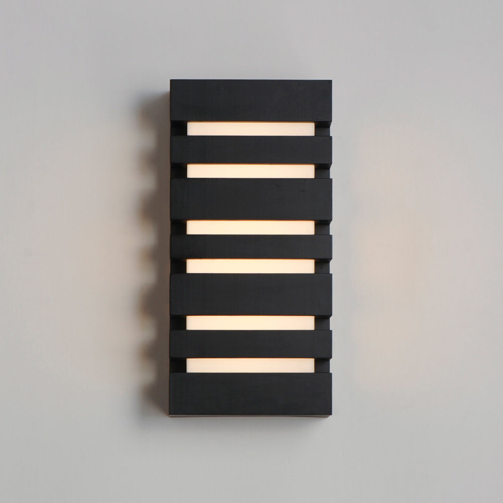 Keyes Outdoor LED Wall Light in Detail.