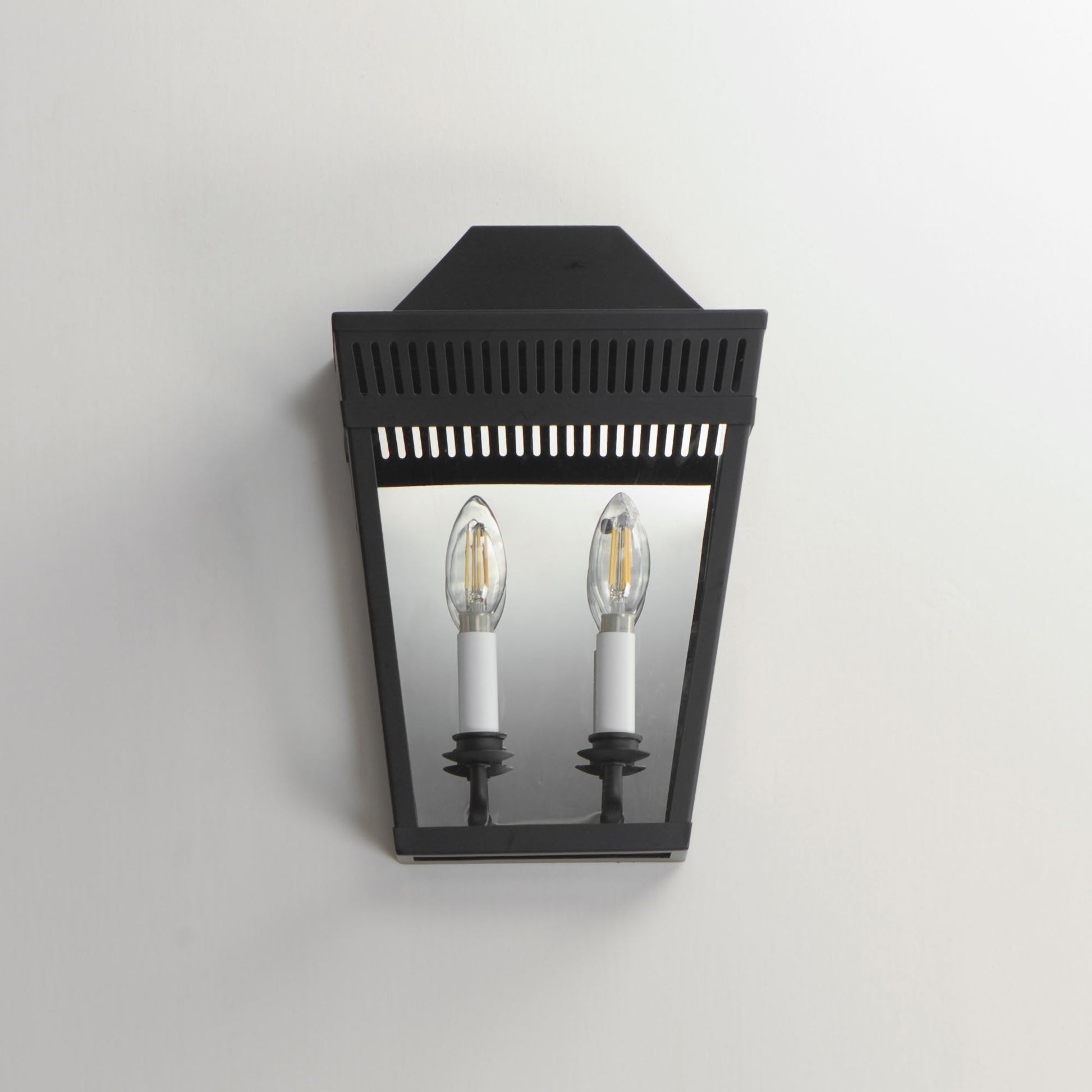 Oxford Outdoor Lantern Wall Light in Detail.