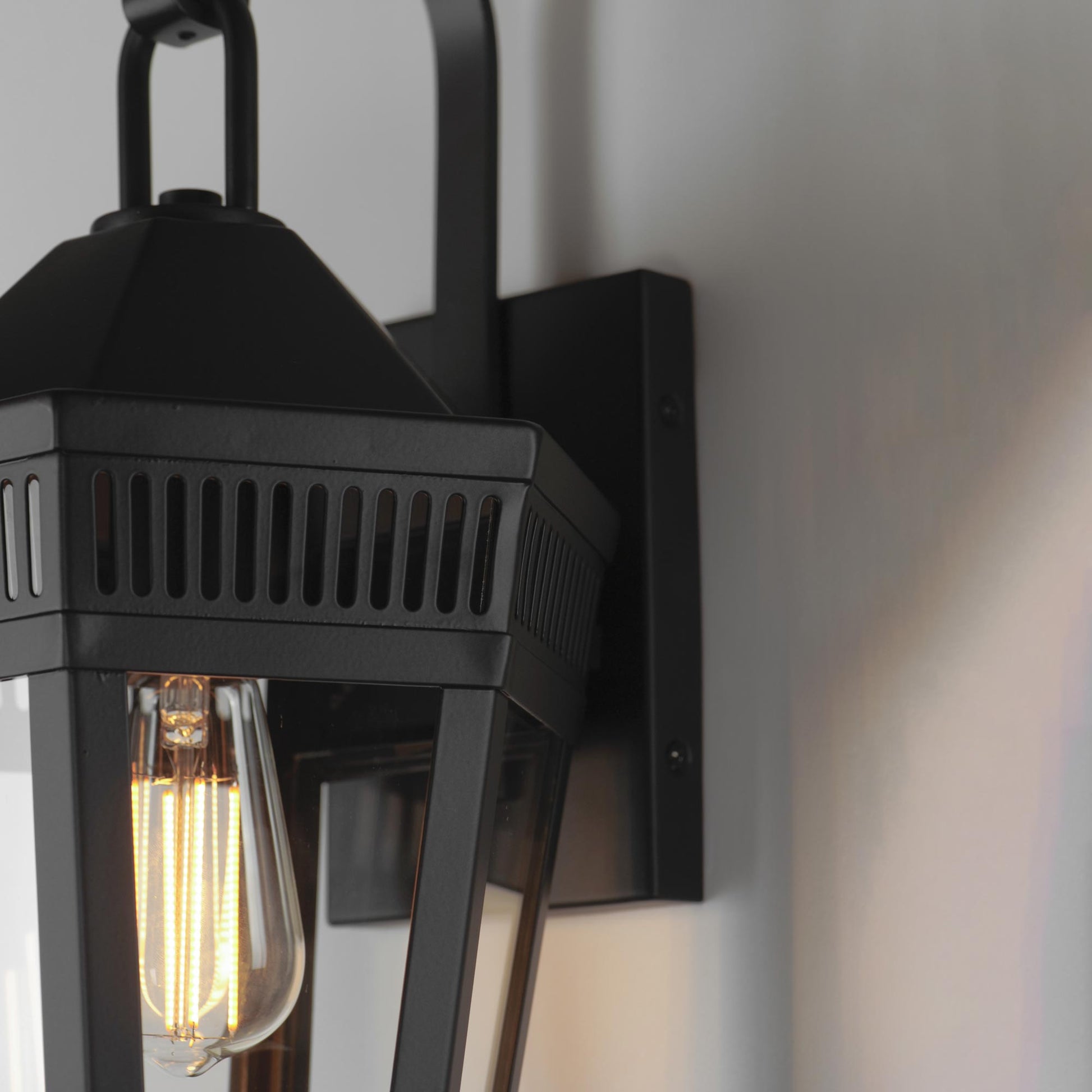 Oxford Outdoor Wall Light in Detail.