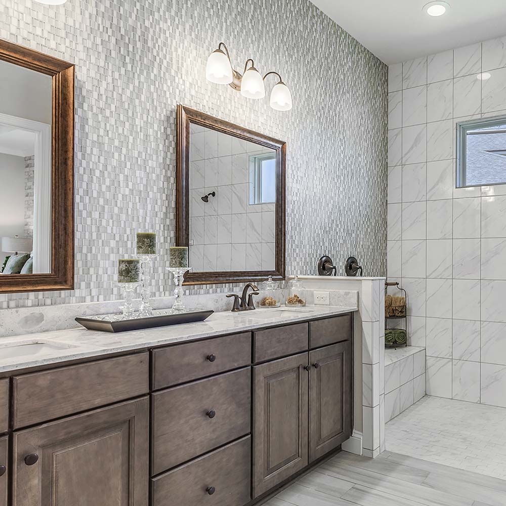 Stefan Bath Vanity Light in bathroom.