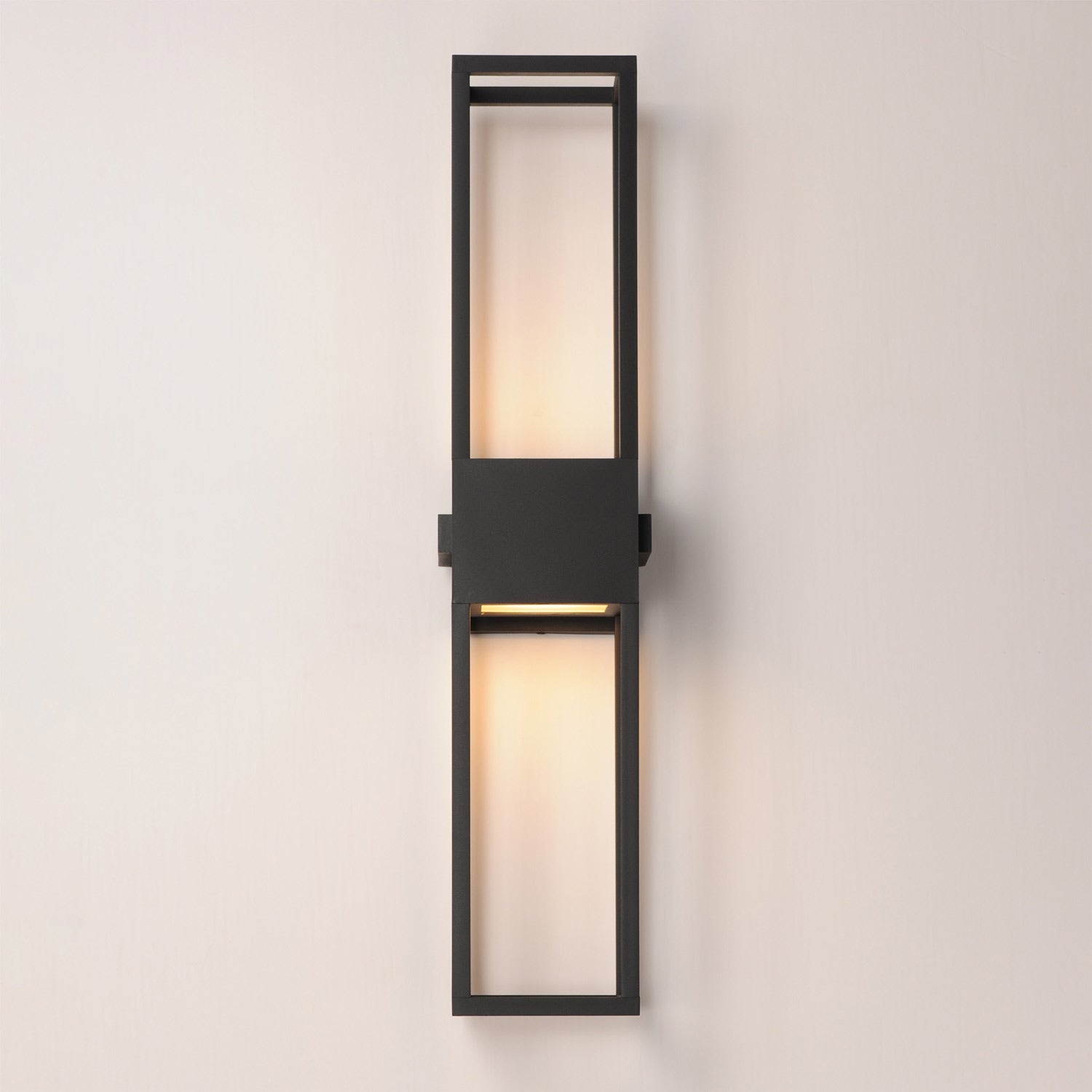 Strand VX Outdoor LED Wall Light in Detail.