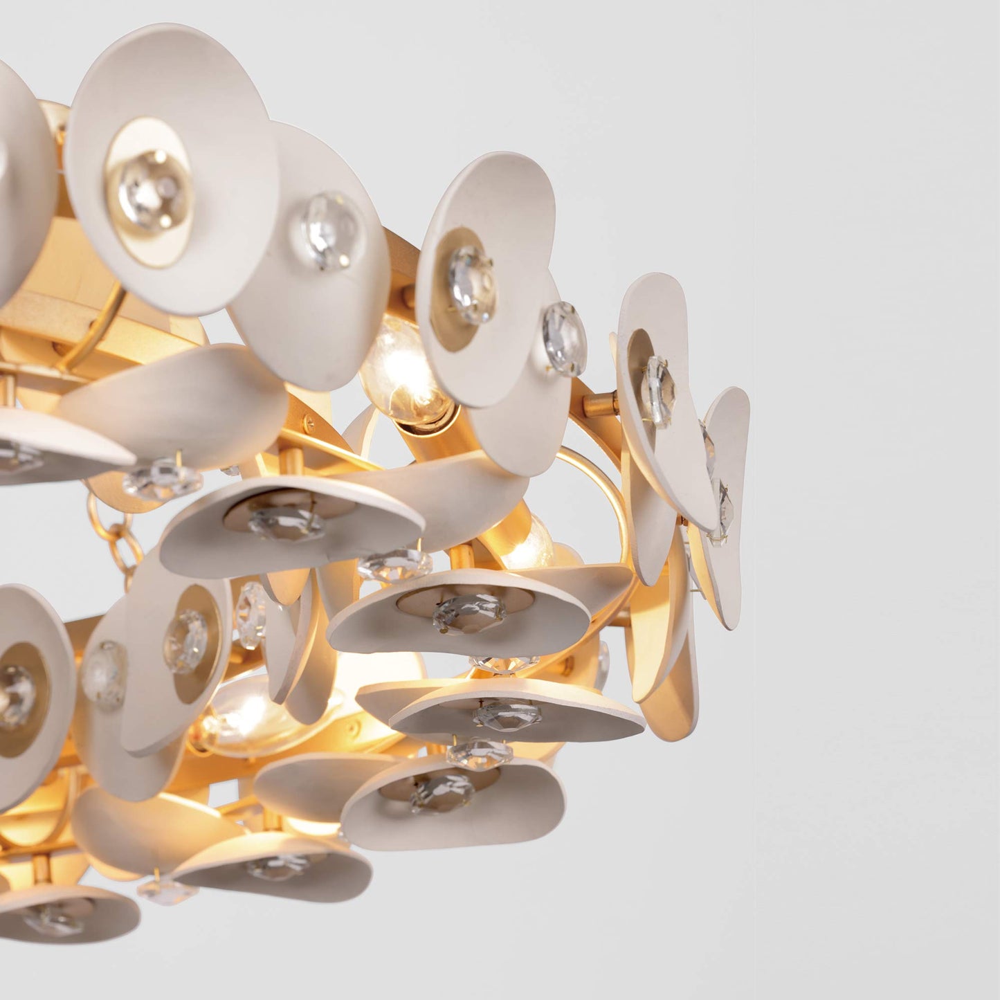 Niu Chandelier in Detail.