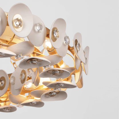 Niu Chandelier in Detail.