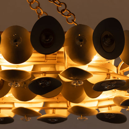 Niu Linear Pendant Light in Detail.