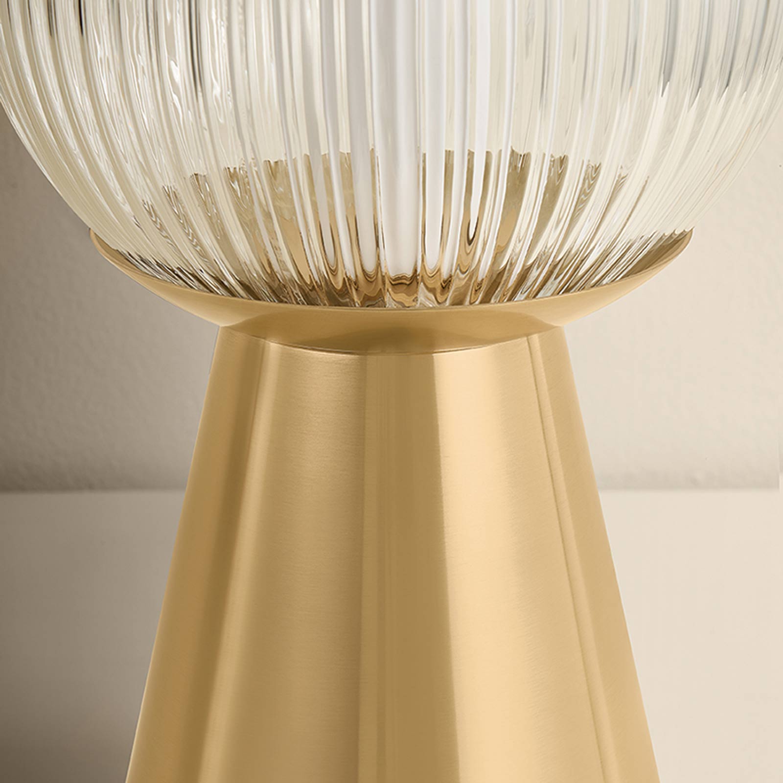 Bria LED Rechargeable Table Lamp in Detail.