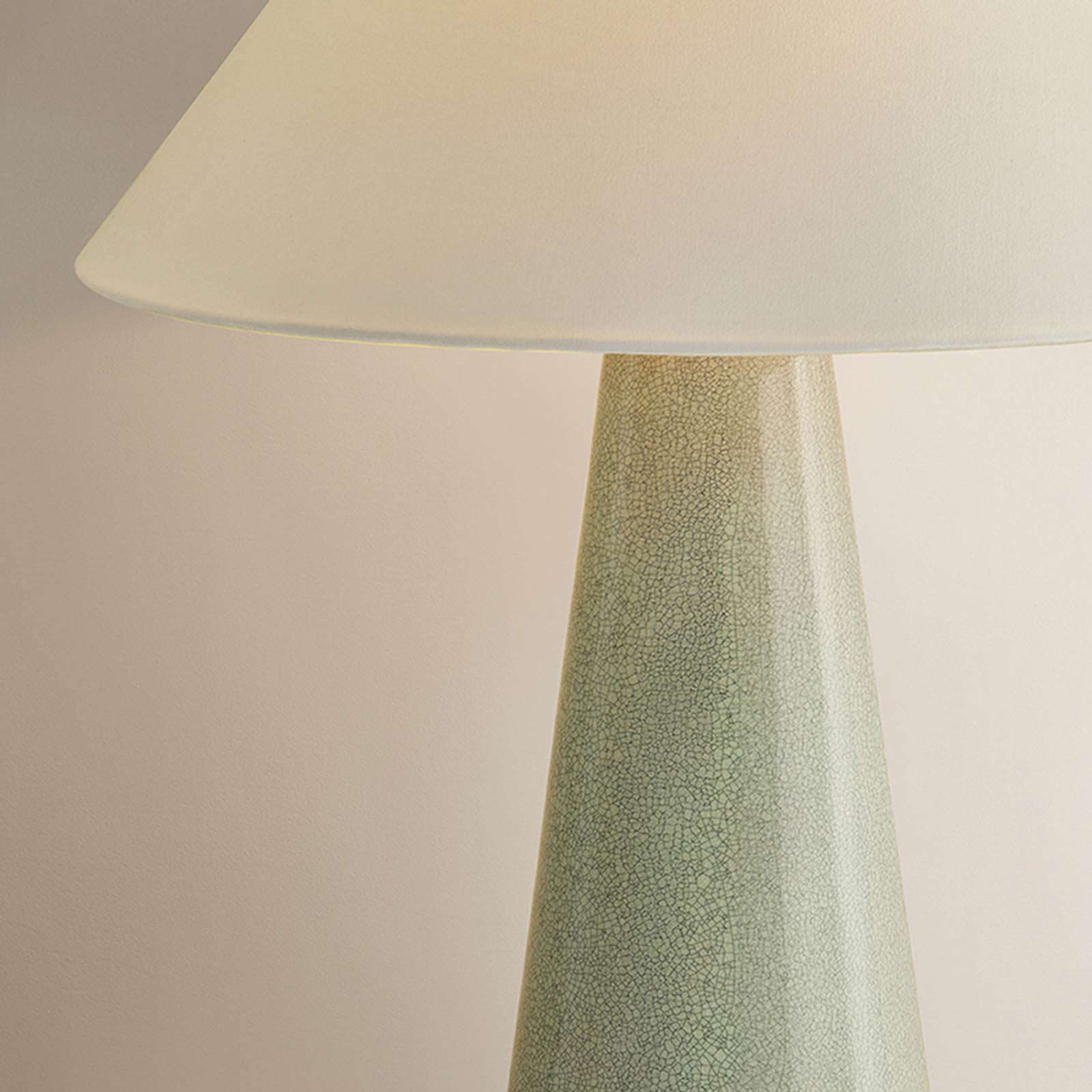 Dalaila Table Lamp in Detail.