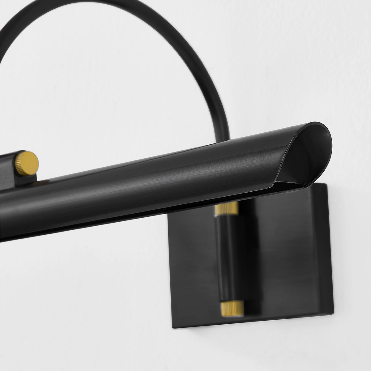 Elowen LED Picture Light in Detail.