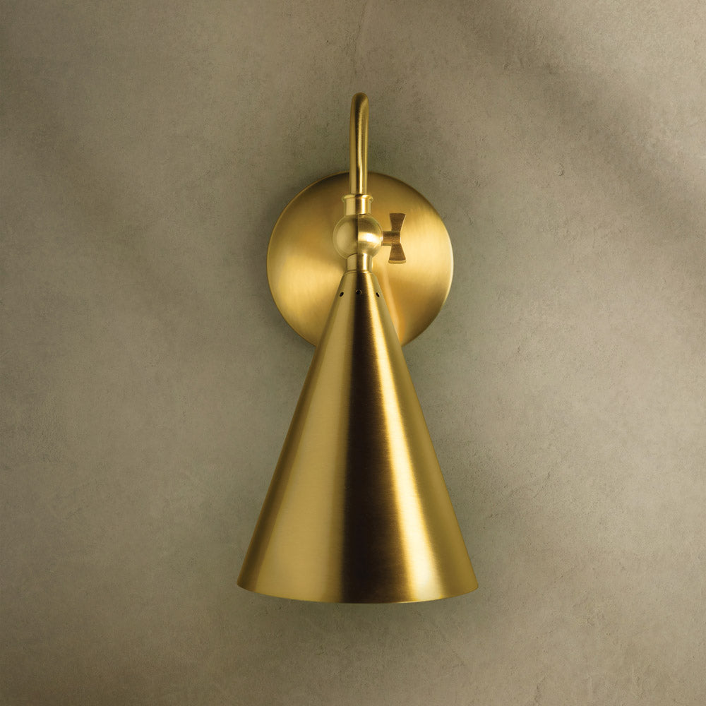 Lupe Wall Light in Detail.