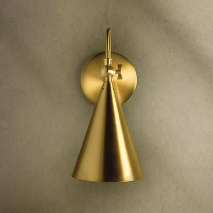 Lupe Wall Light in Detail.