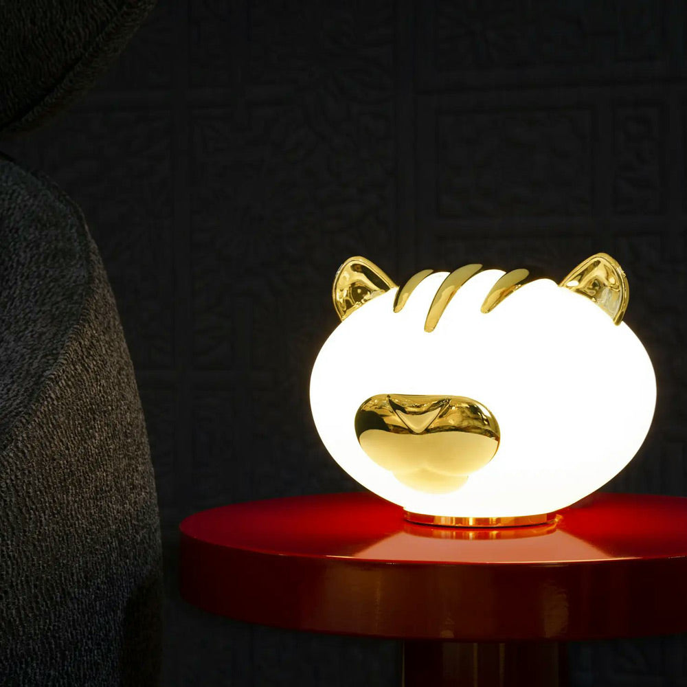 Pet Table Lamp in Detail.
