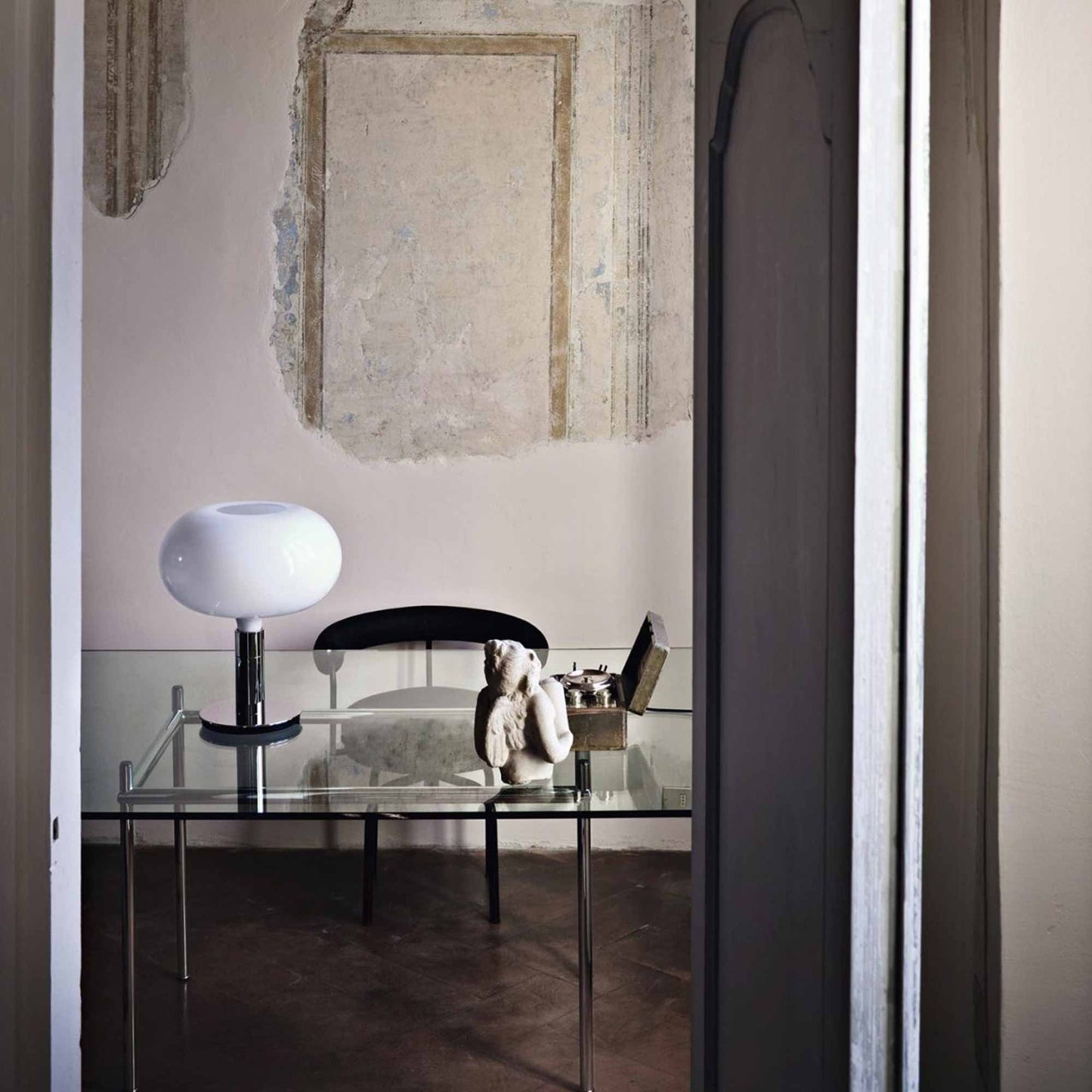 AM1N Table Lamp in living room.