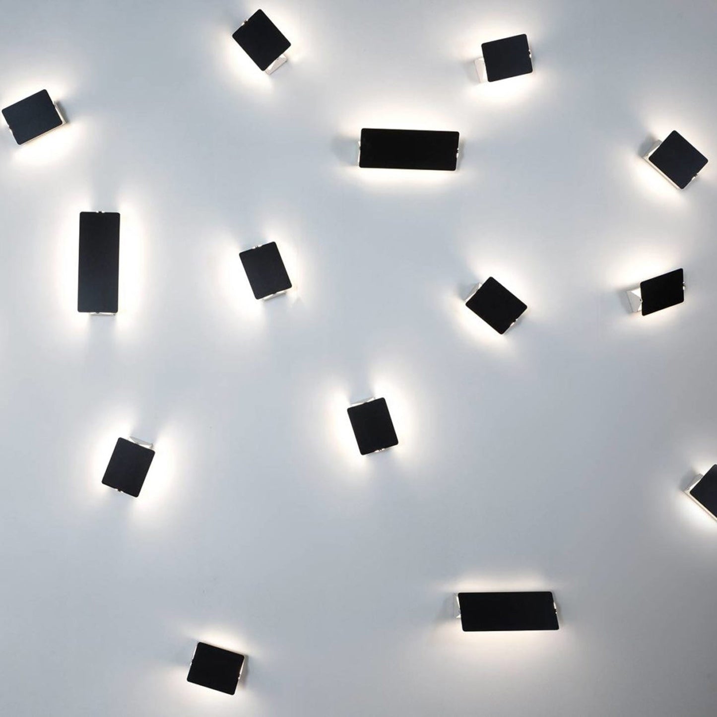 Applique A Volet Pivotant Wall Light in exhibition.