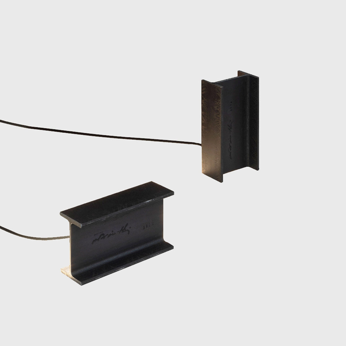 Mais Plus Que Cela Je Ne Peux Pas LED Table Lamp in Detail.