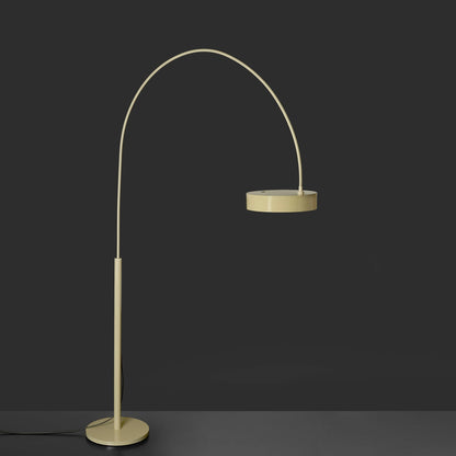 Berlin Outdoor Arched Floor Lamp in Detail.